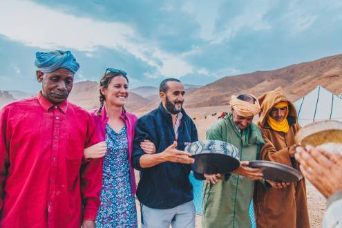 Traveller hat Spass mit Einheimischen in Marokko